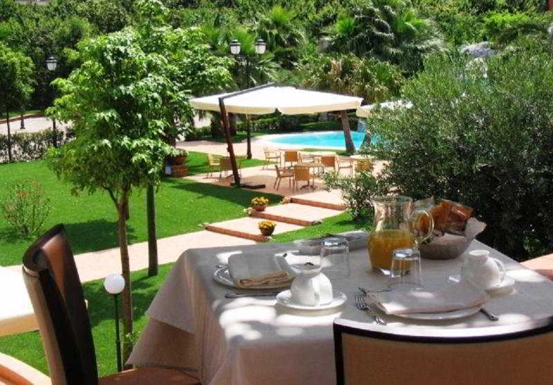 Hotel Albani 4*