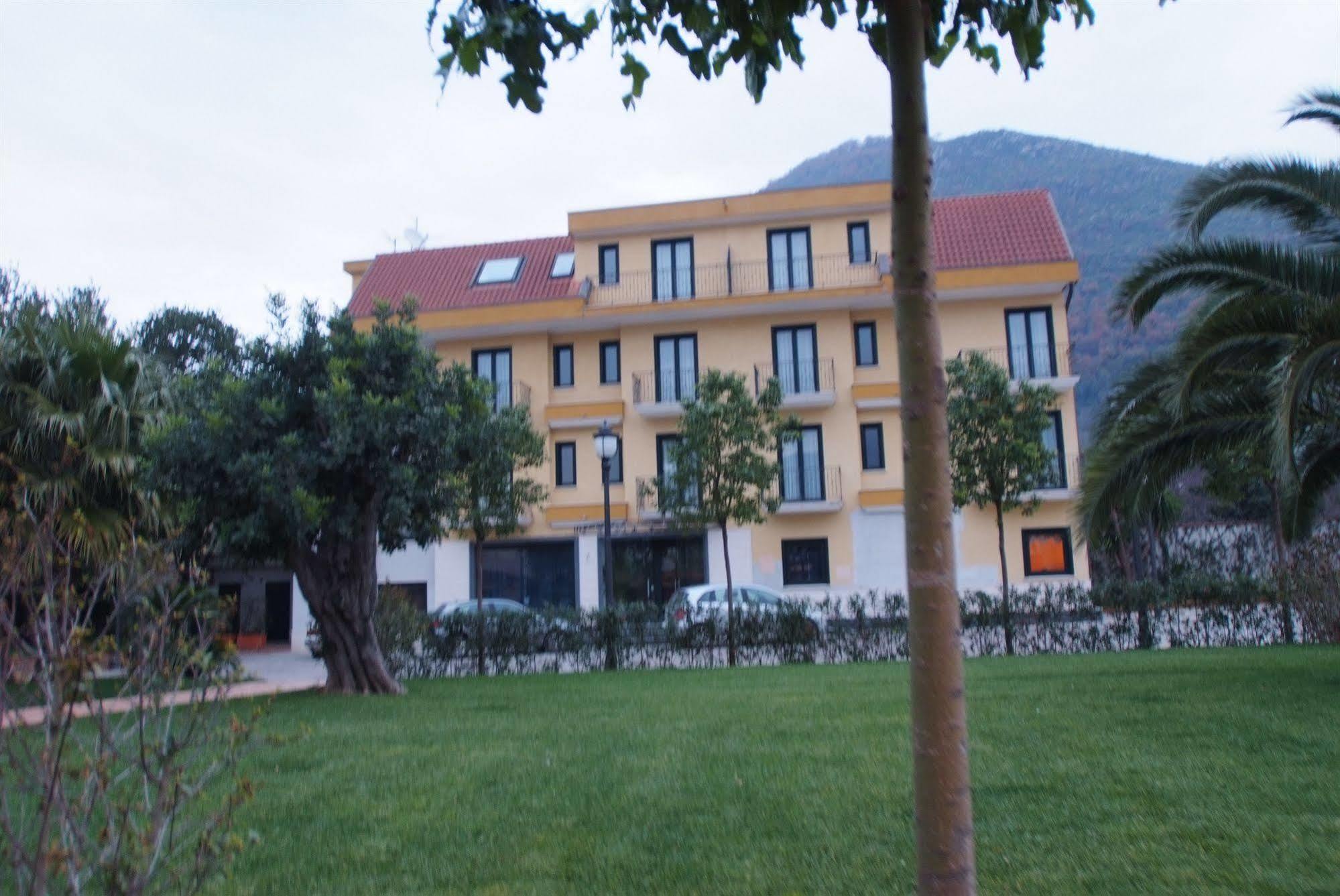 Albani Hotel 4*