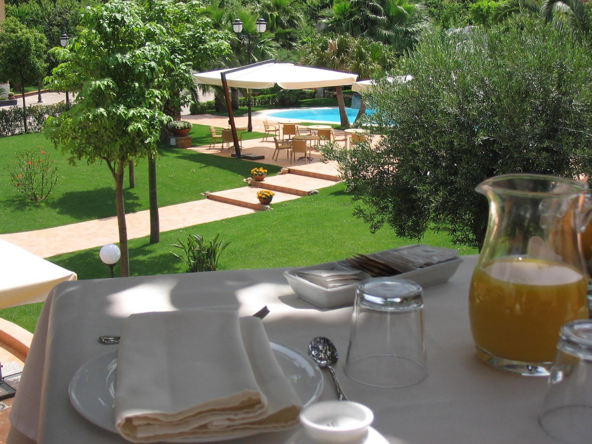 Hotel Albani 4*